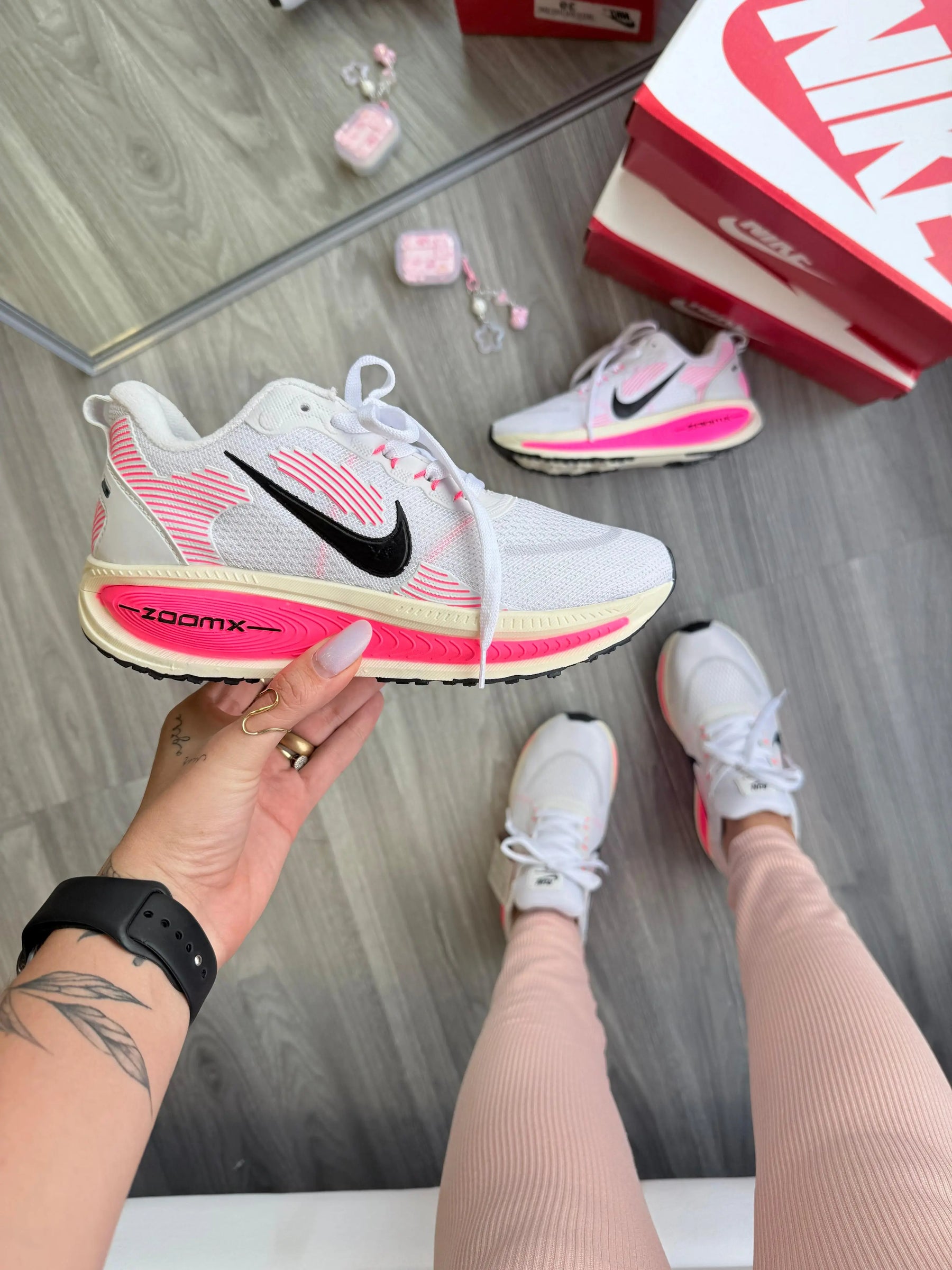 TĂȘnis Feminino NK Vomero 18