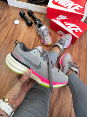 Tênis Feminino NK ZoomX Invencible Run