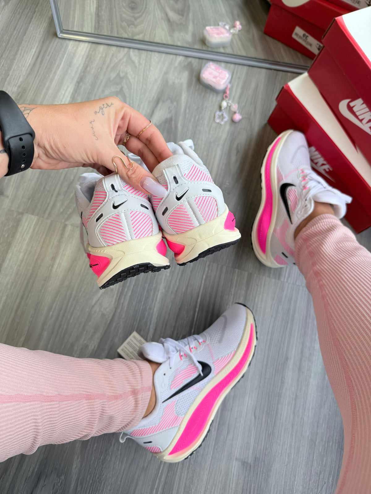 Tênis Feminino NK Vomero 18