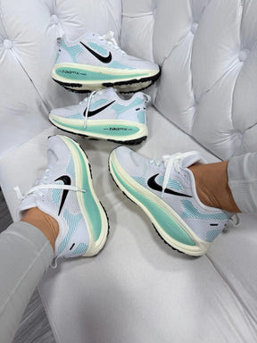 Tênis Feminino NK Vomero 18