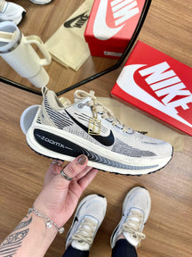 Tênis Unissex NK Vomero 18