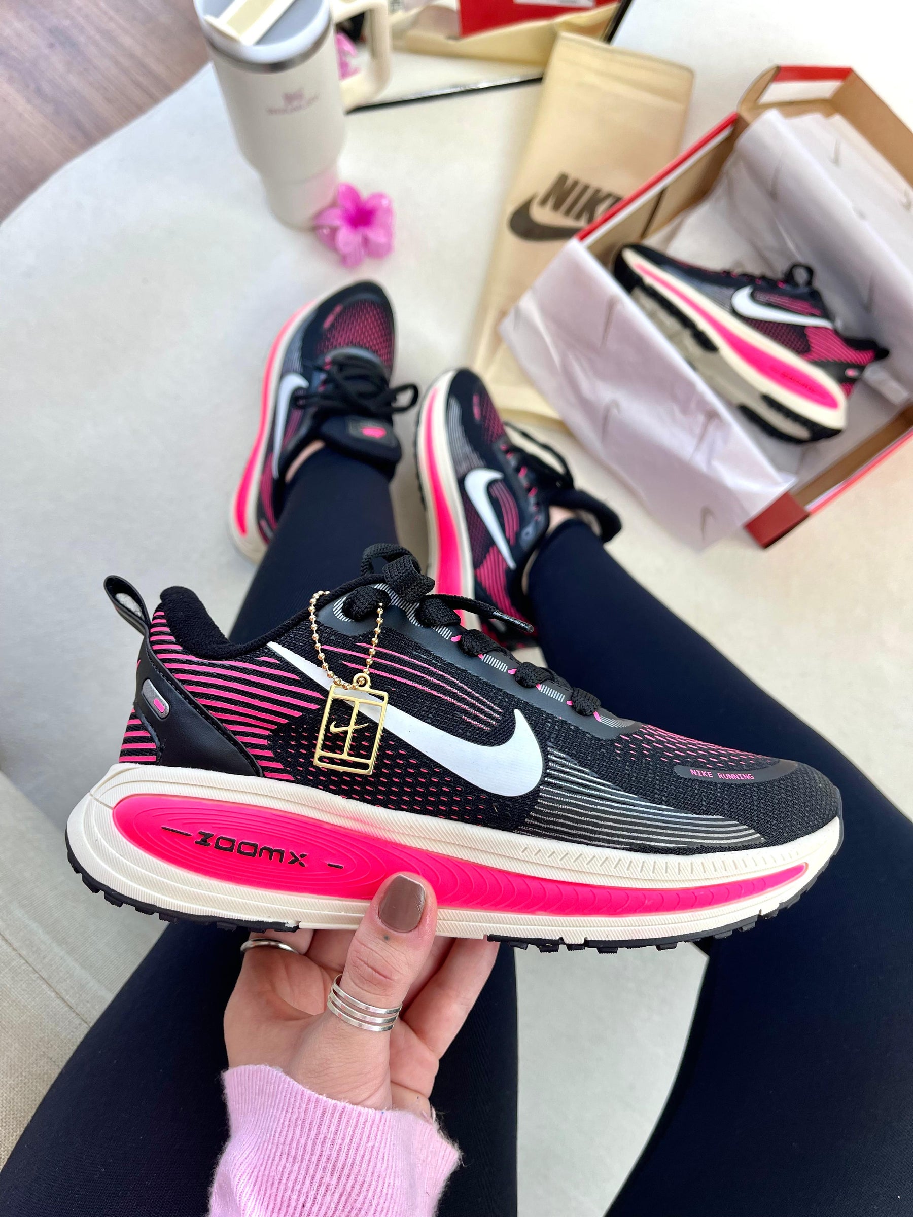 Tênis Feminino NK Vomero 18