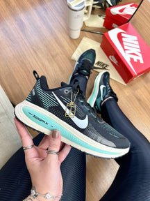 Tênis Feminino NK Vomero 18