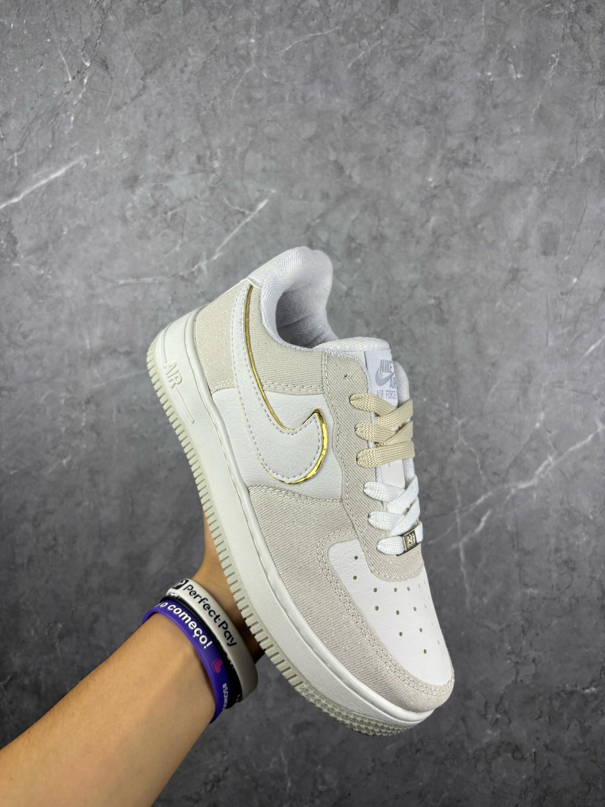 tenis-feminino-air-force-1-com-glitter-runera