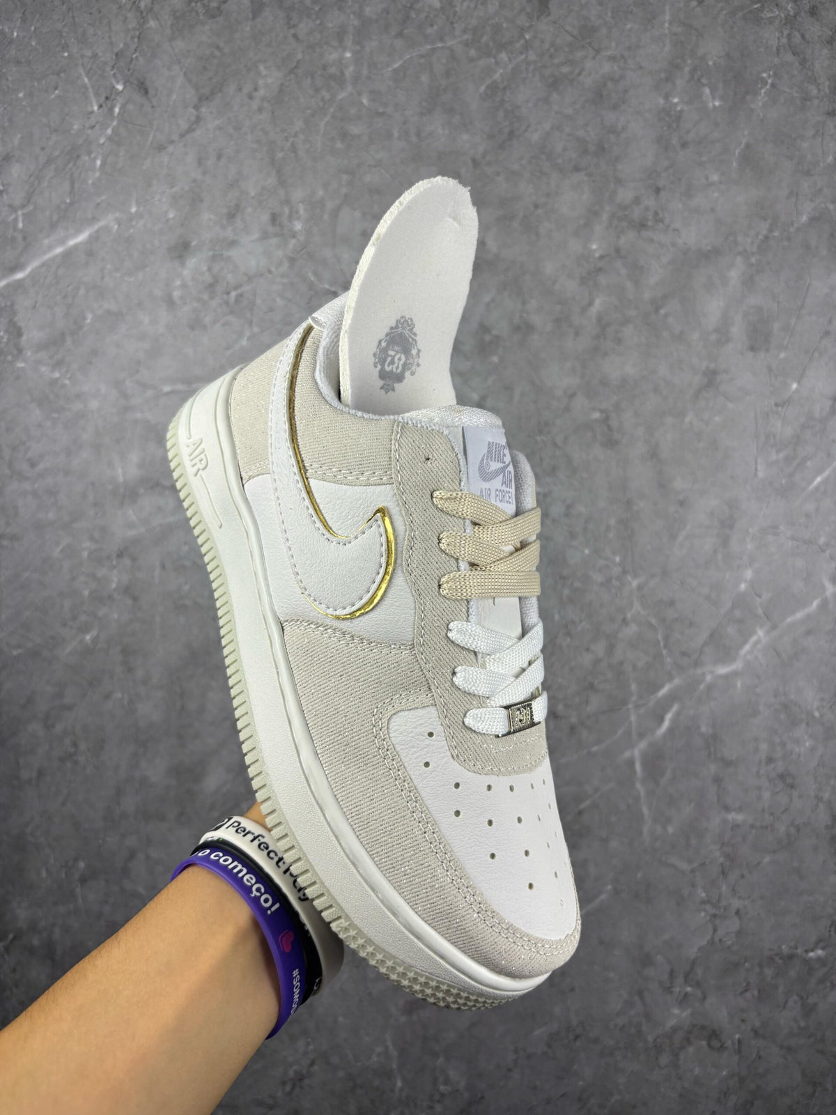 tenis-feminino-air-force-1-com-glitter-runera