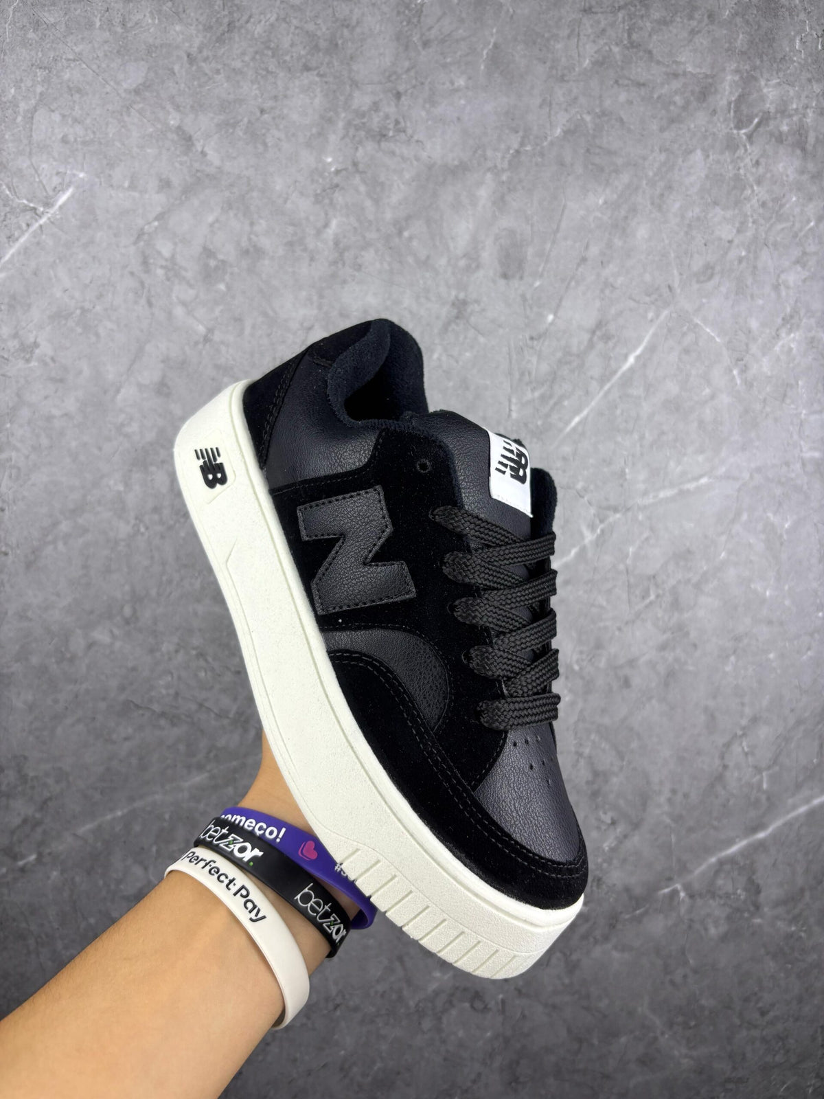 tenis-feminino-new-balance-new-black-runera