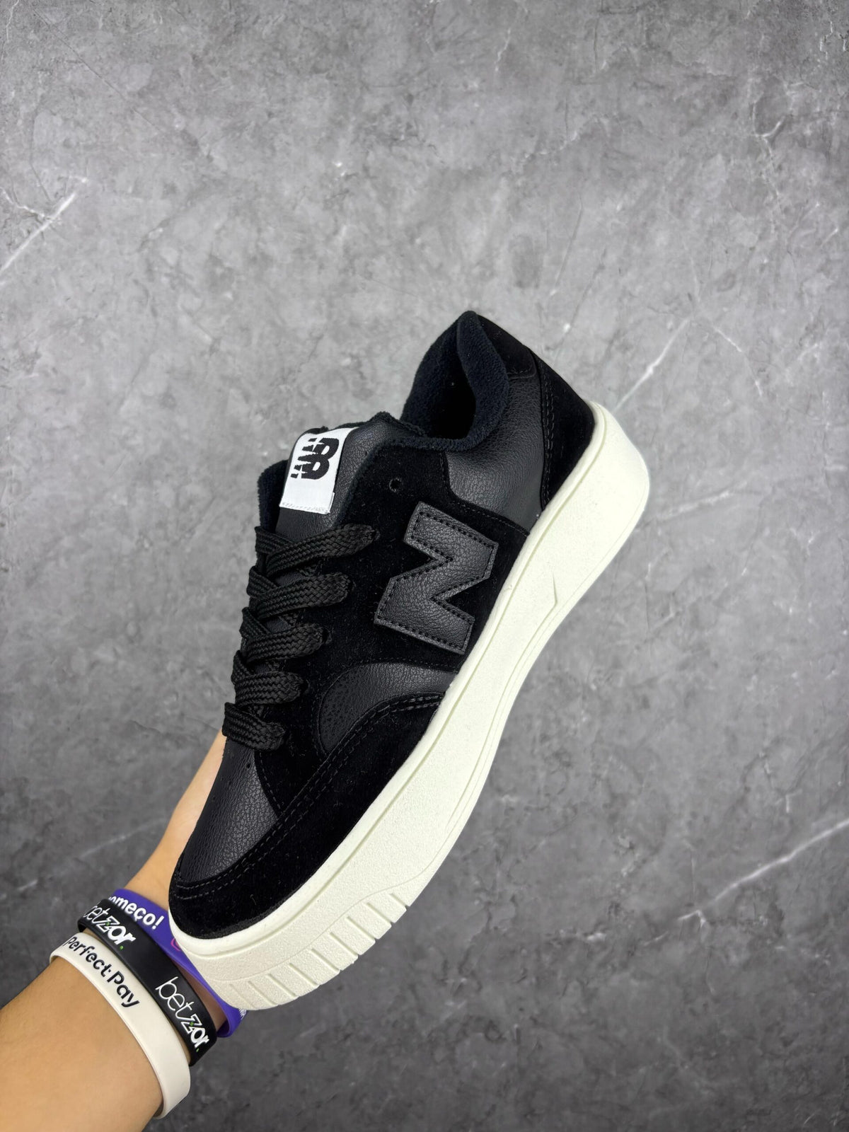tenis-feminino-new-balance-new-black-runera