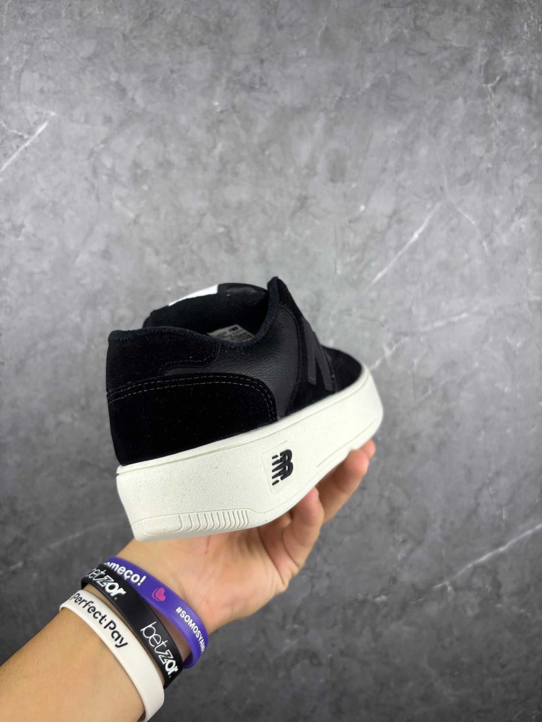tenis-feminino-new-balance-new-black-runera