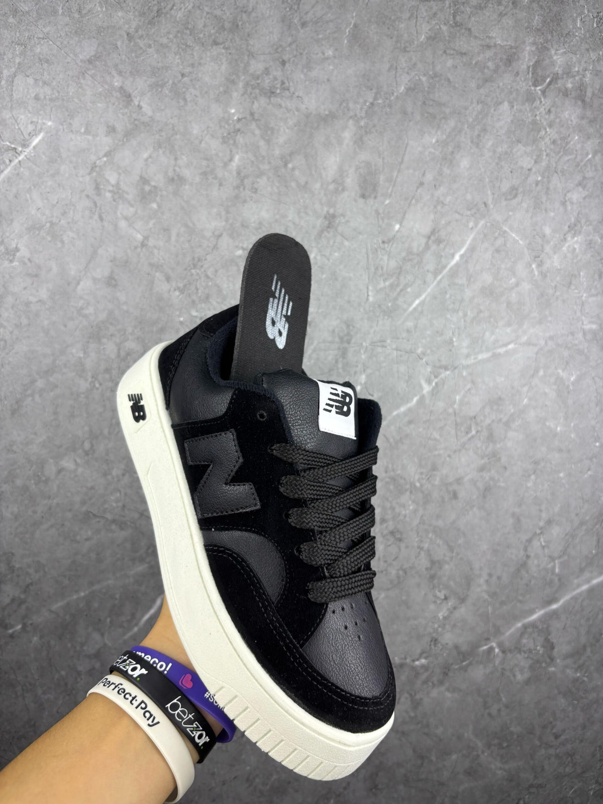 tenis-feminino-new-balance-new-black-runera