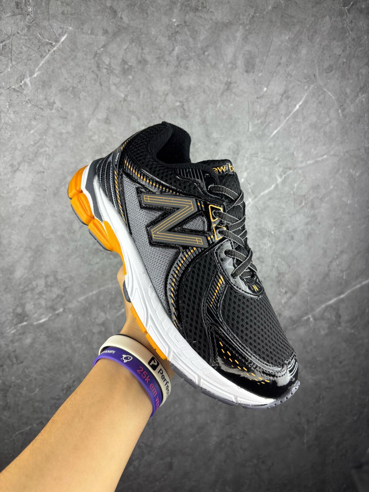 tenis-unissex-new-balance-860-runera