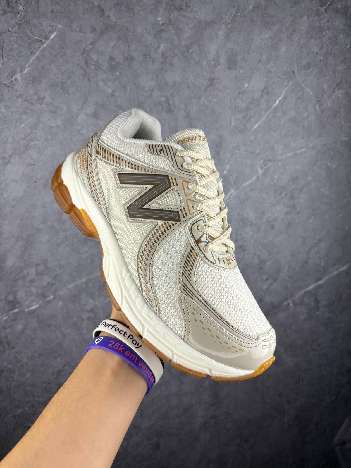 tenis-unissex-new-balance-860-runera